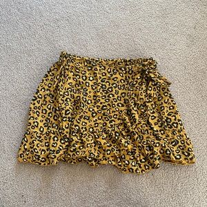 Yellow leopard print mini skirt!